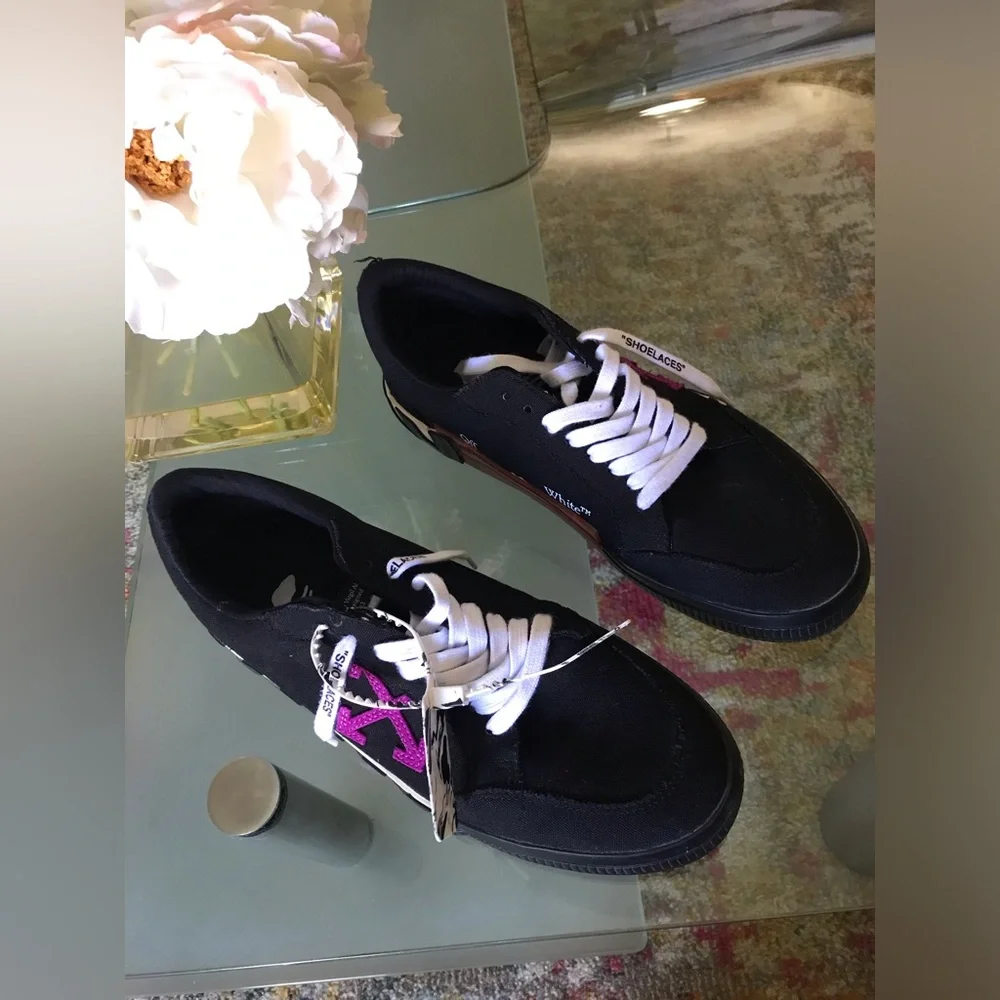 Off-white - Picture 2 of 9